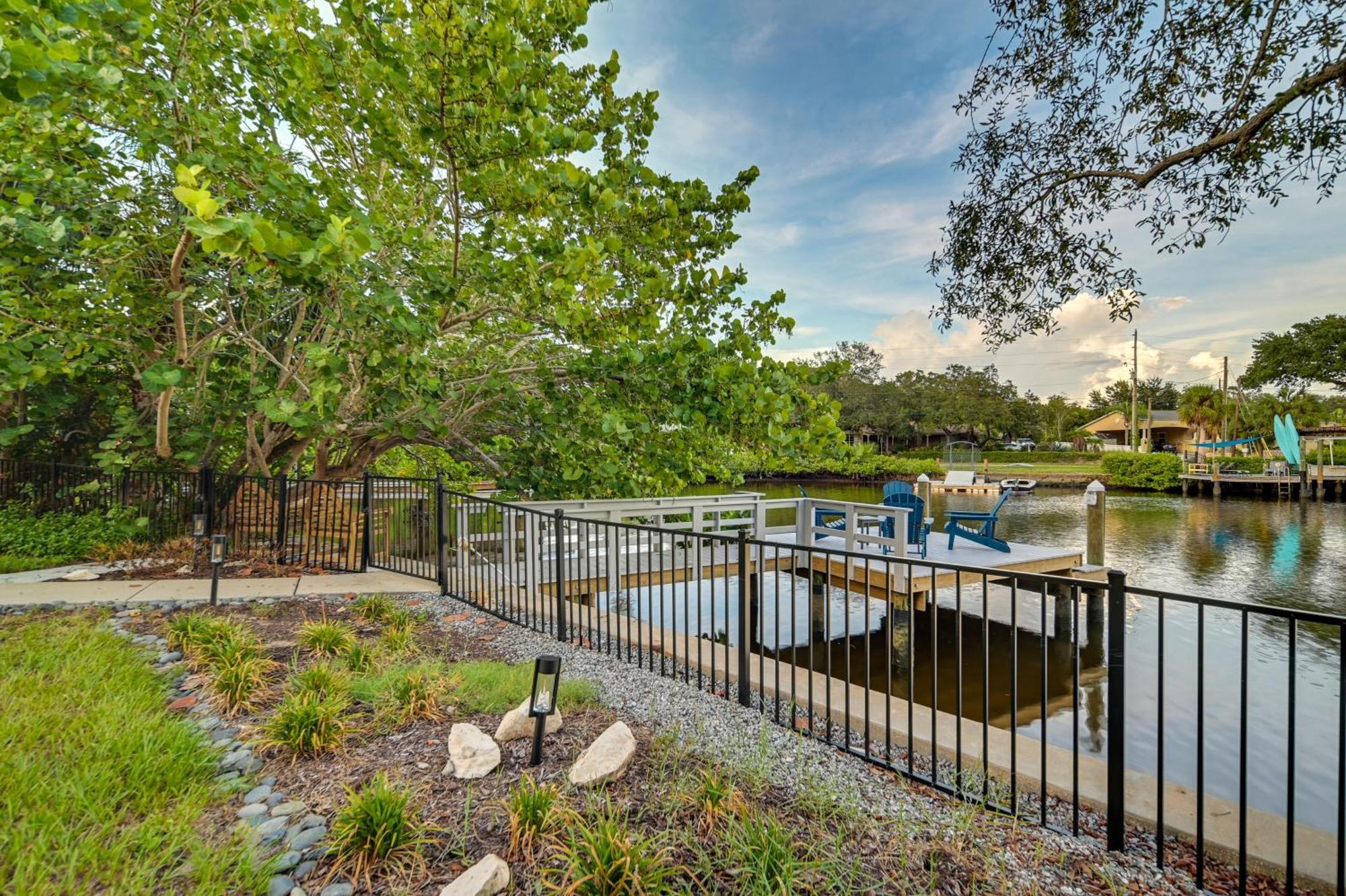 Pet-Friendly Waterfront Home - 2 Mi To Beach! Tarpon Springs Exterior photo